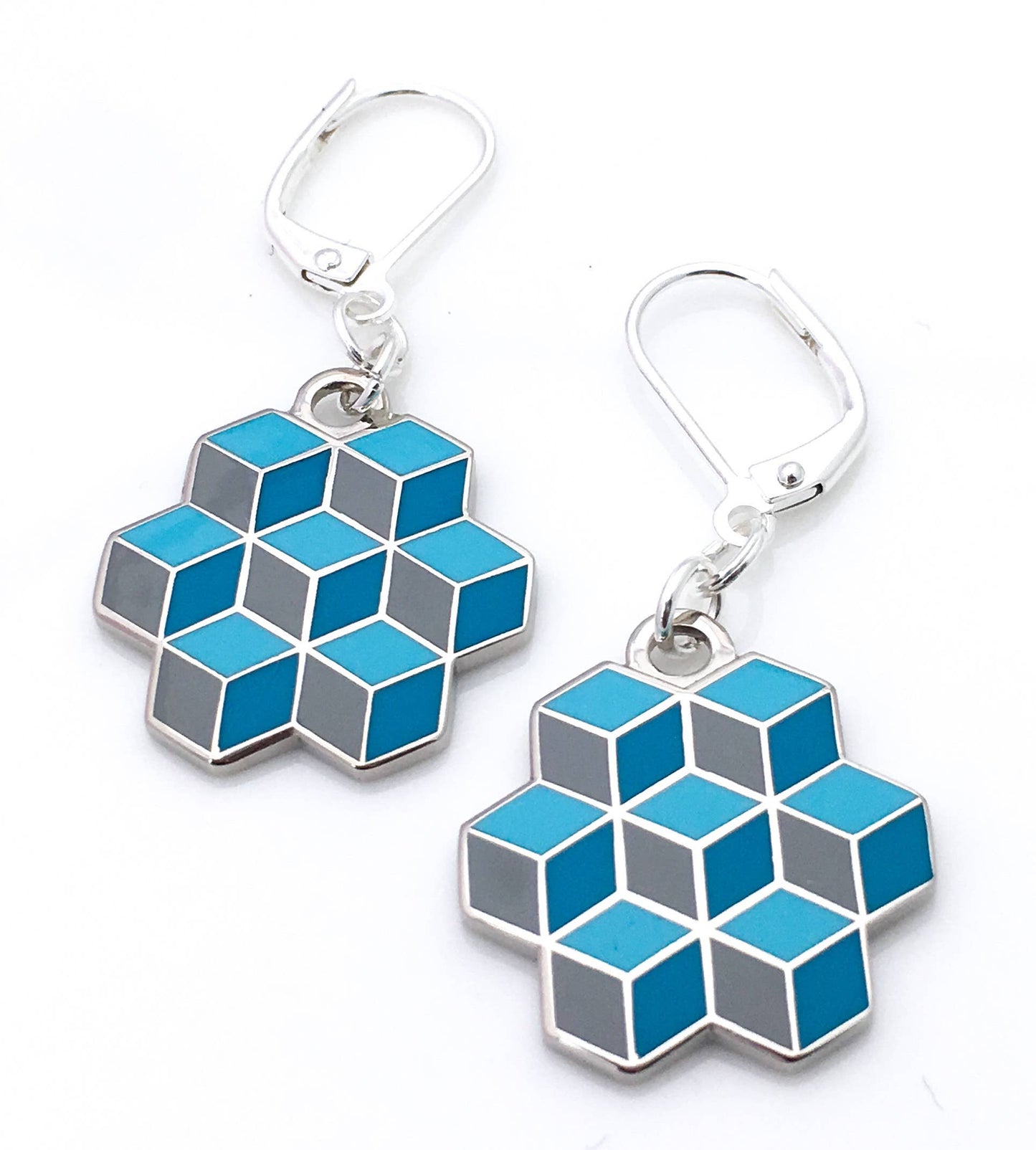Earrings with optical illusion of stacked blue enamel cubes in an pentagon shape