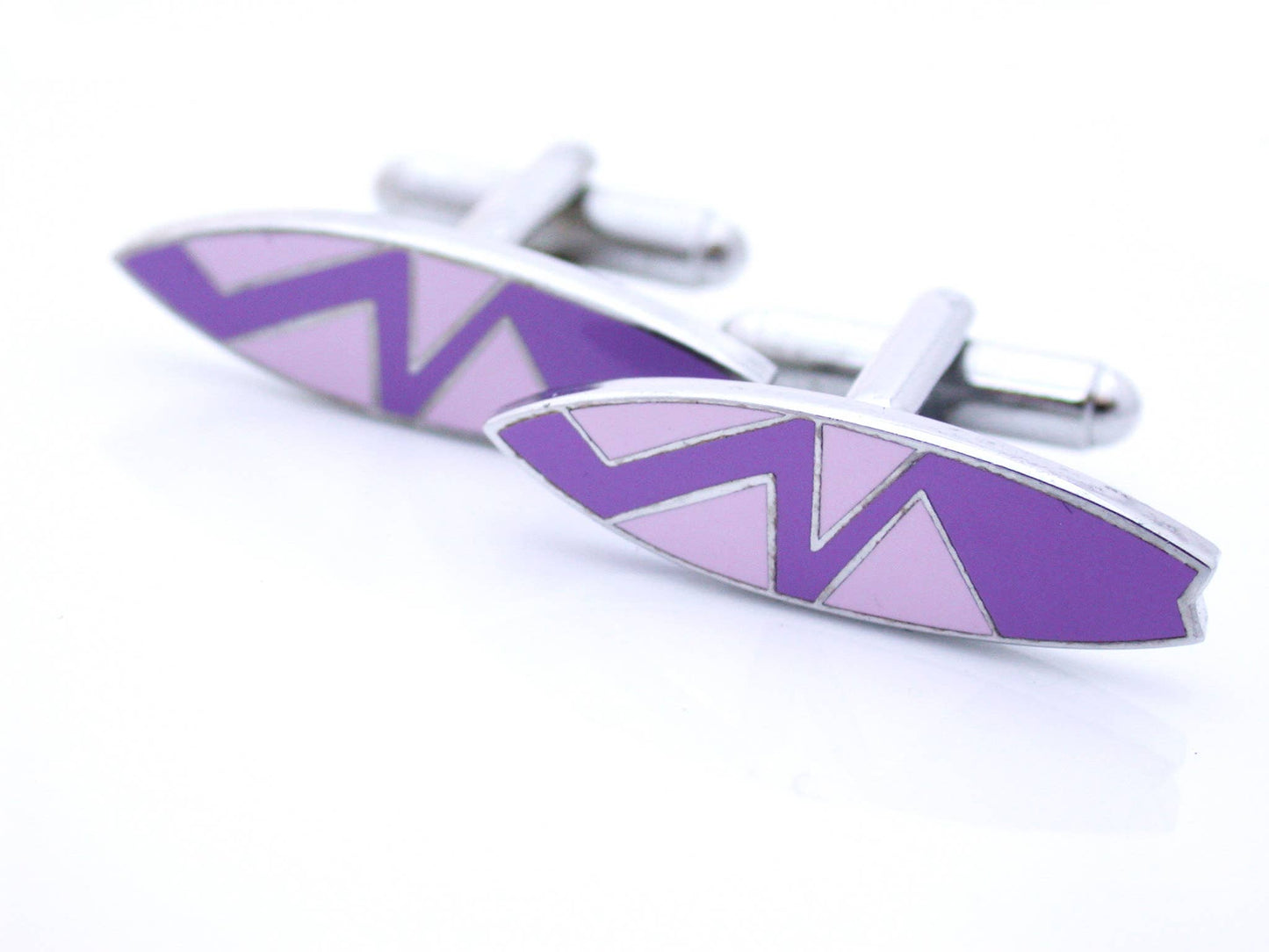 Surfboard-shaped cufflinks in mauve enamel with a zigzag pattern.