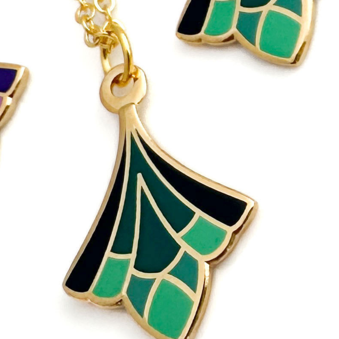 Elegant gold necklace inspired by the Art Deco period
