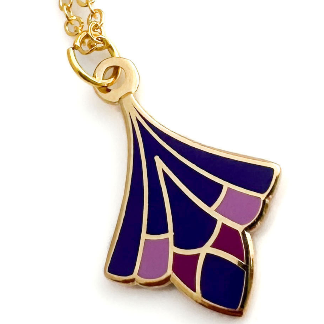 Elegant gold necklace inspired by the Art Deco period