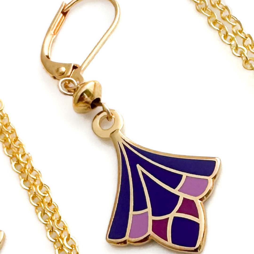 Elegant gold earrings inspired by the Art Deco period