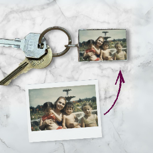 Keychain with a photo of a family 
