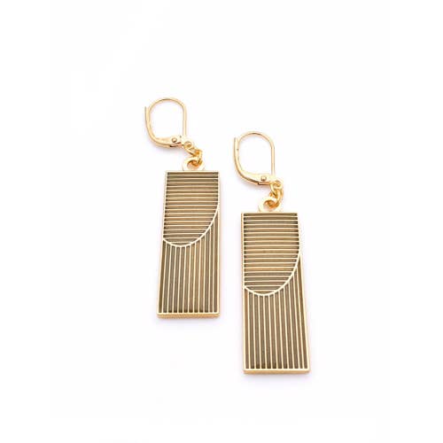Gold rectangular earrings with thin lines