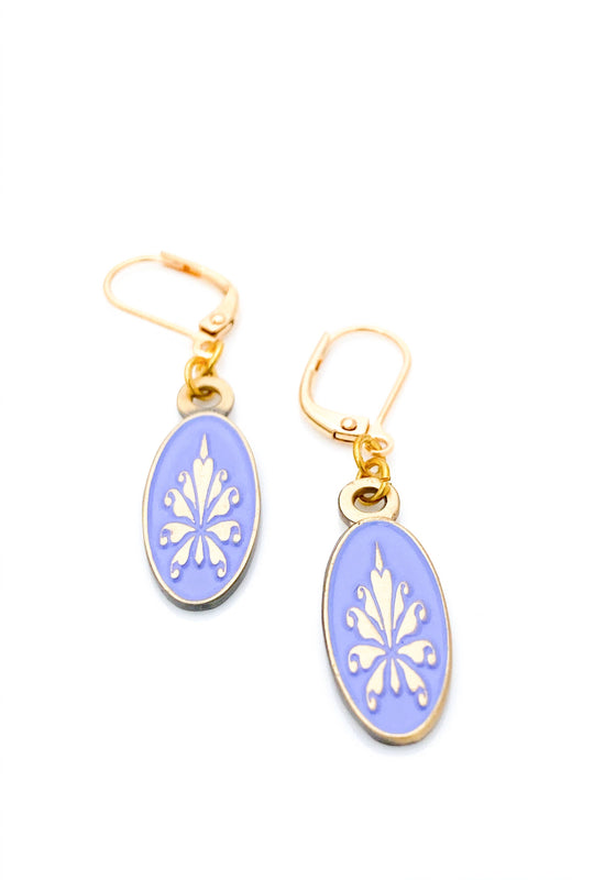 Load image into Gallery viewer, Antiqued gold oval earrings with fleur de lys pattern on lilac enamel
