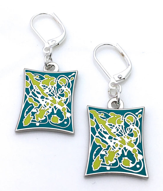 Earrings with a splatter design in blue