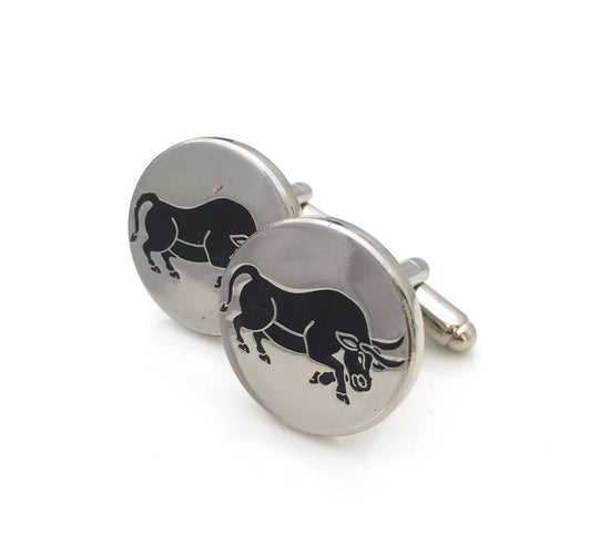 Round cufflinks with bull