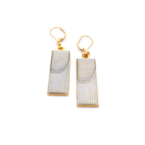 Gold rectangular earrings with thin lines and curved